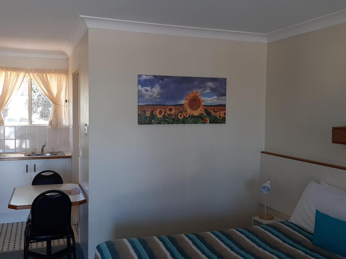 Country Rose Motel Warwick Dış mekan fotoğraf